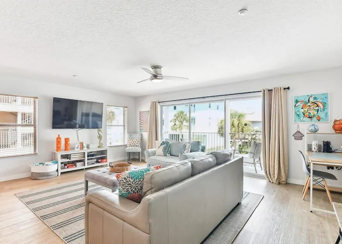 Bright & Airy 22 With Side Ocean View! Clearwater Beach