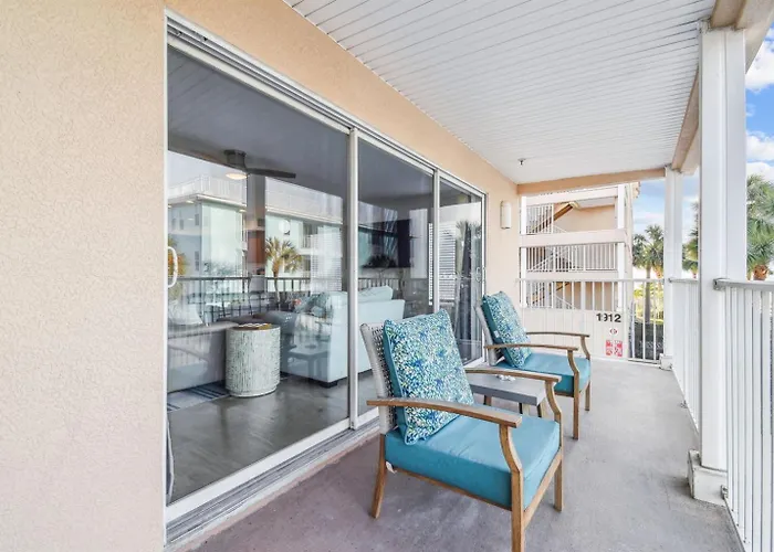 Bright & Airy 22 With Side Ocean View!