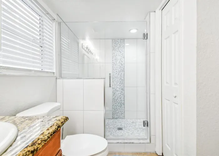 Bright & Airy 22 With Side Ocean View!