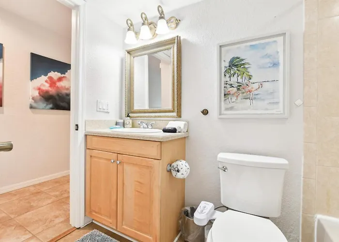 Bright & Airy 22 With Side Ocean View! *