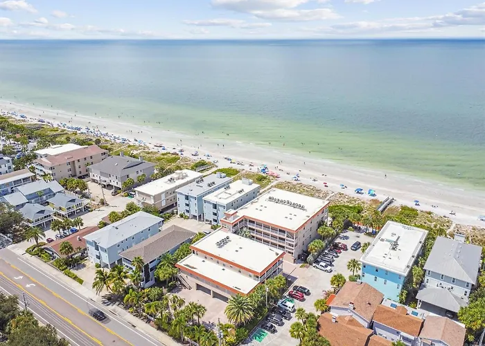 Bright & Airy 22 With Side Ocean View! * Clearwater Beach